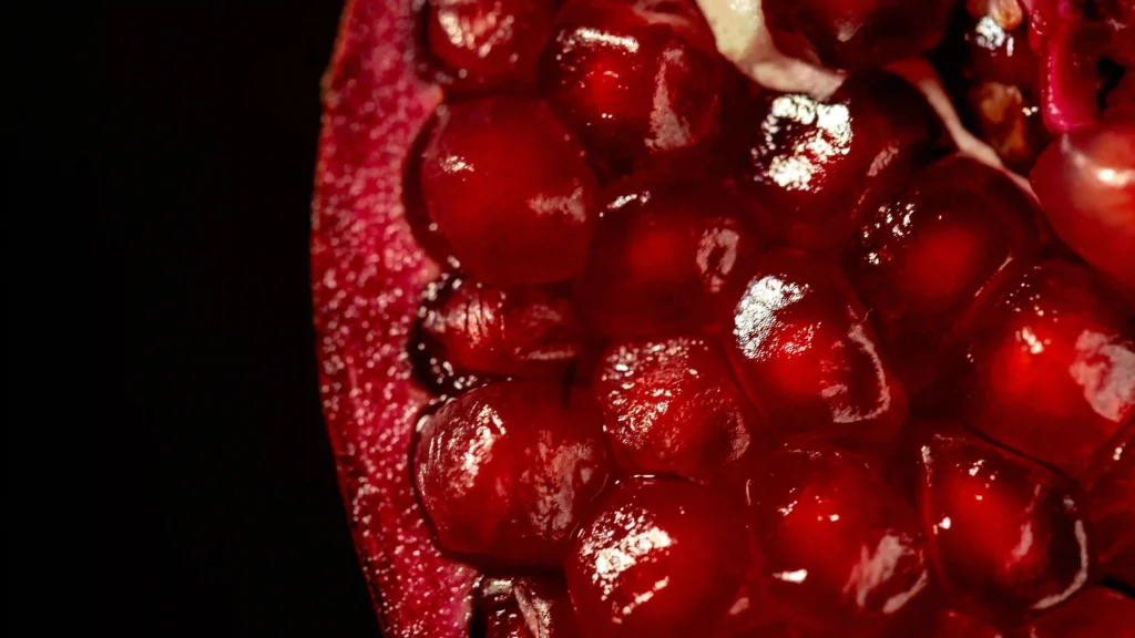 Is Pomegranate Better Than Other Fruits for Managing Weight? Image 