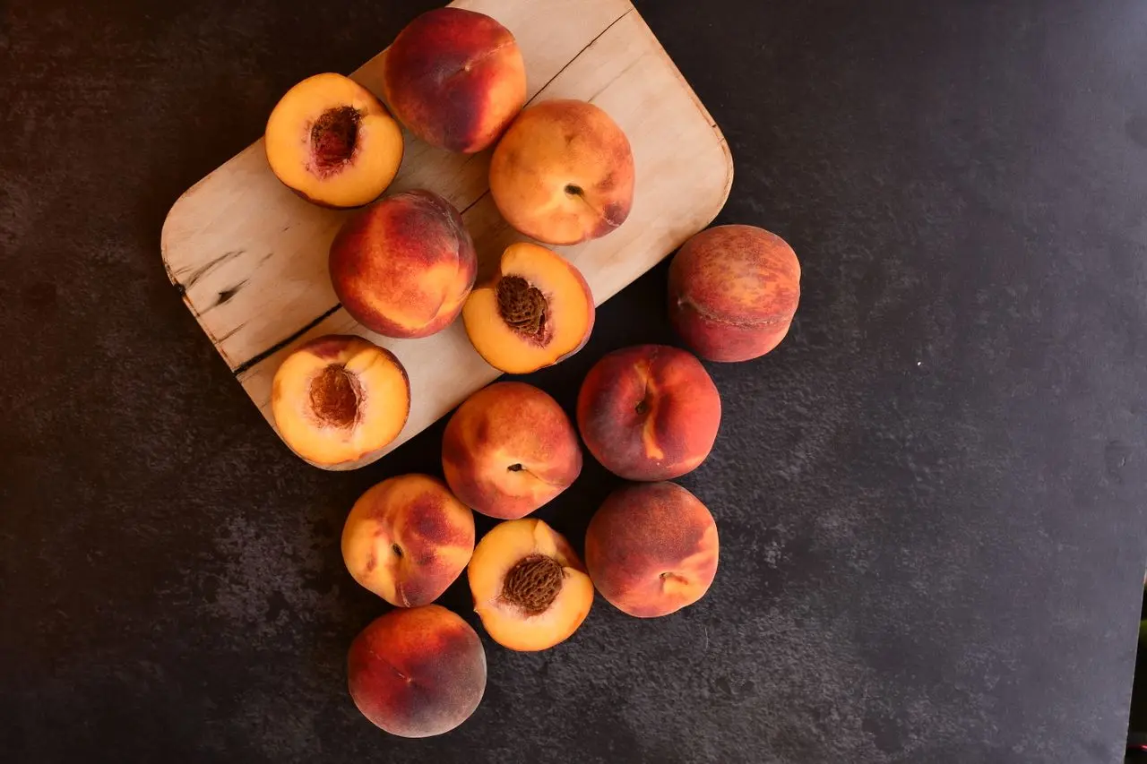 Eating Peaches While Pregnant Image