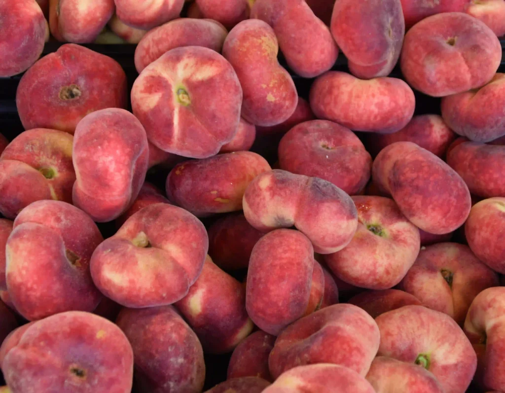Does Eating Peaches Before Bed Worsen Acid Reflux? Image