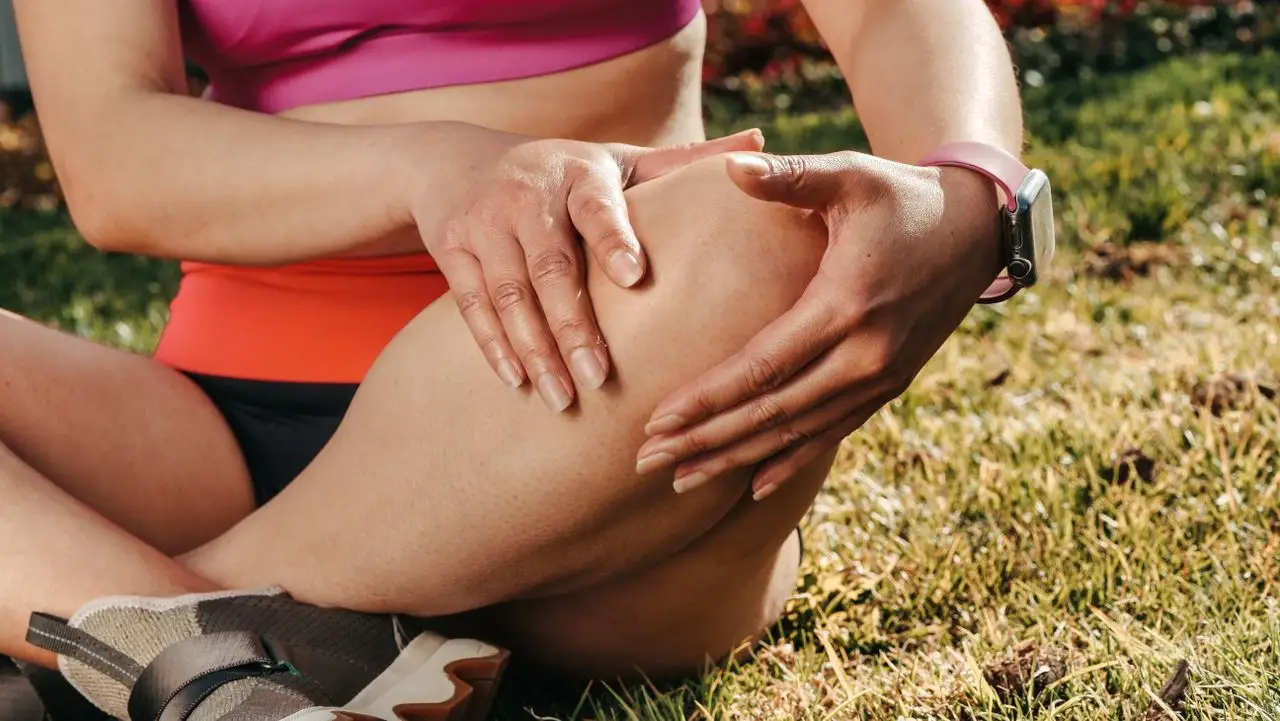 desk exercises for knee pain Image